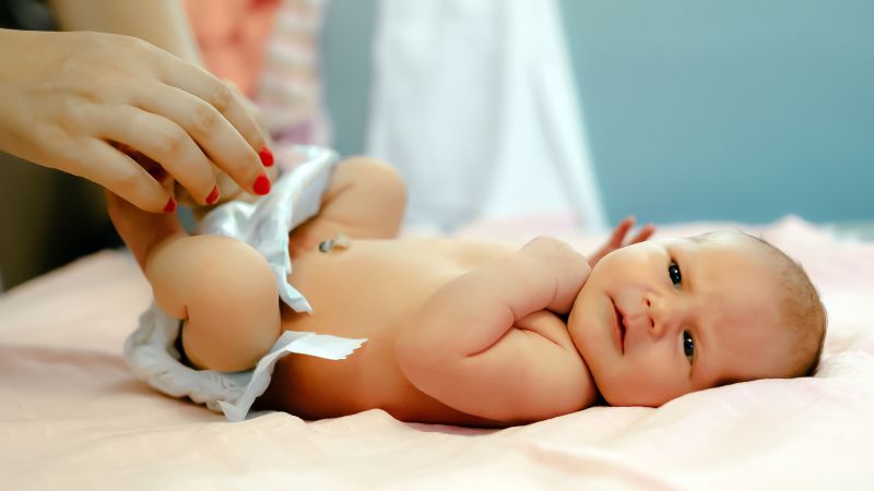 Meu bebê fez cocô preto e agora - Primeiros Dias do Bebê em Casa - O que Esperar e Como Agir